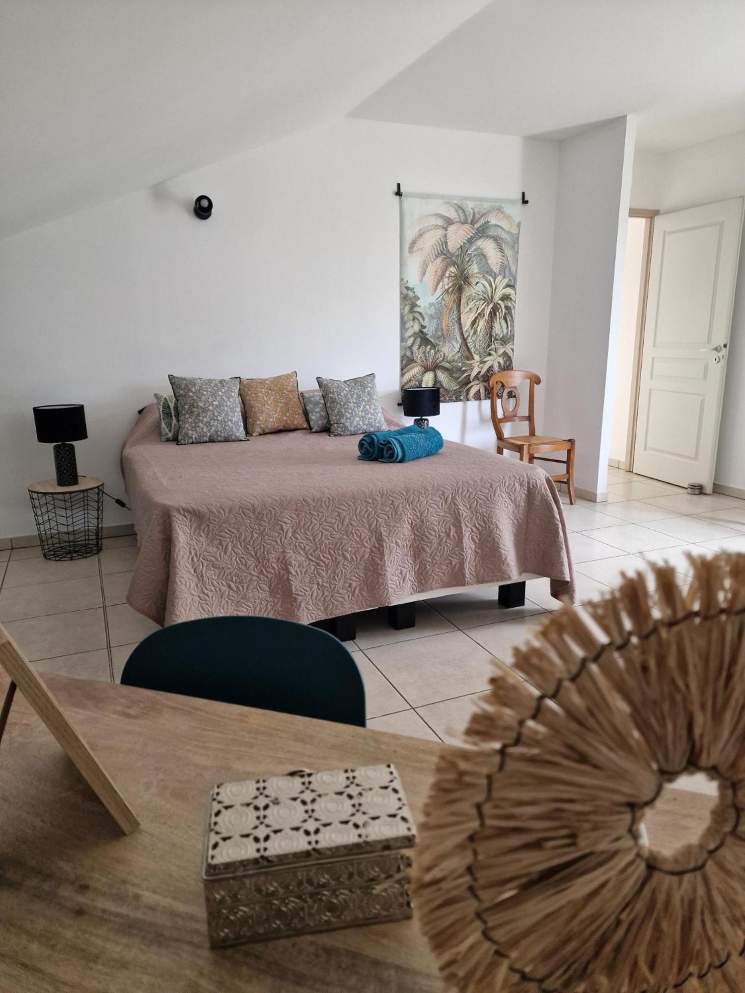Appartement Villa Sur Le Toit, Vue Mer 圣吉尔莱班 外观 照片